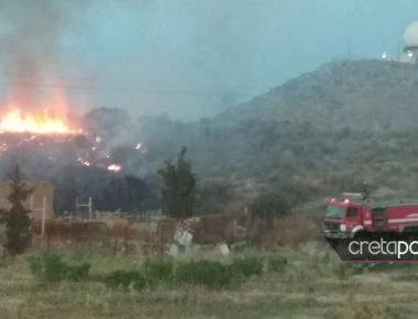 Κρήτη: Φωτιά έβαλαν Ρομά σε καταυλισμό τους στα Δύο Αοράκια Ηρακλείου! (φωτό)